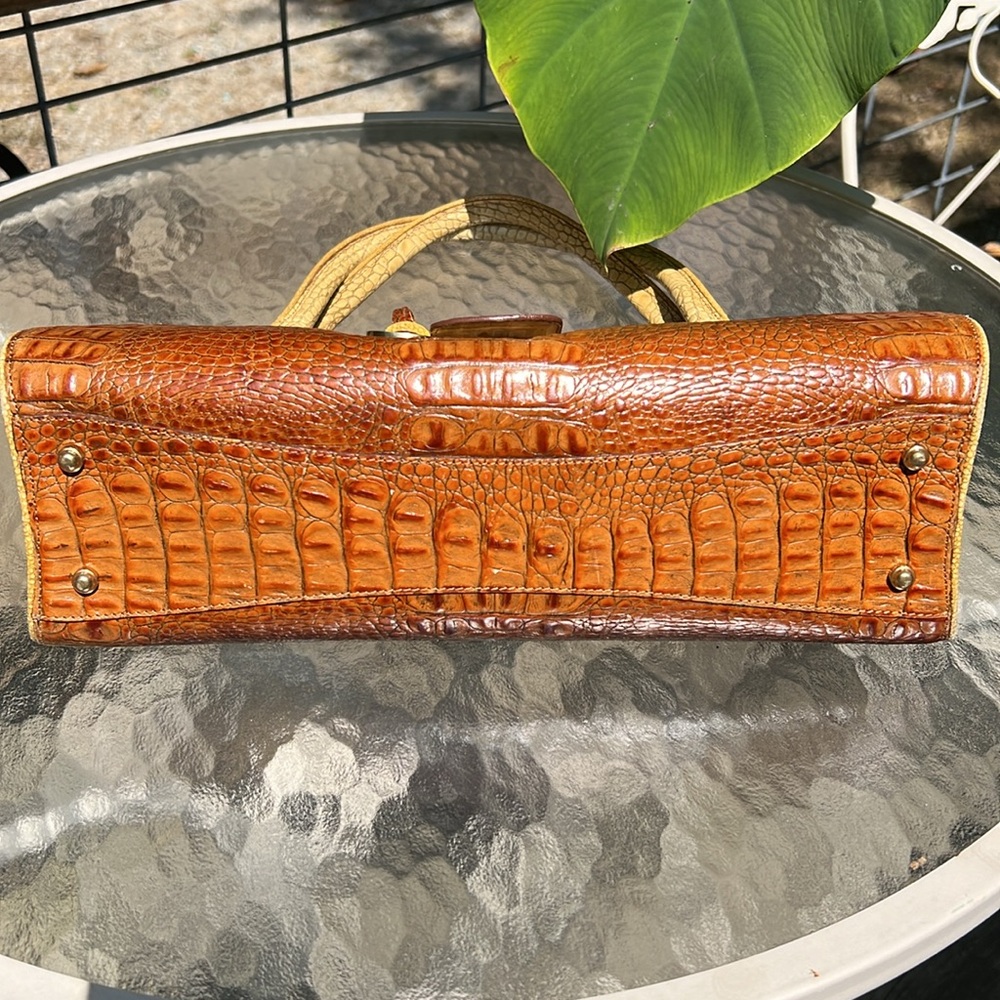 Vintage Brahmin toasted almond /cream Sophie bag. leather, alligator 🐊 print. - Picture 5 of 12